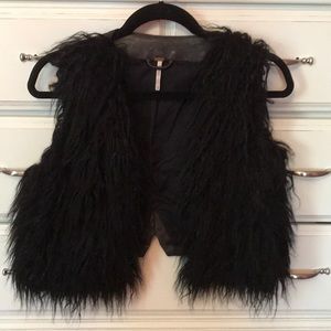 Sleeveless faux fur/leather cropped vest